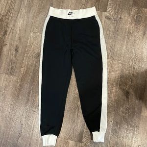 Nike Air joggers size small